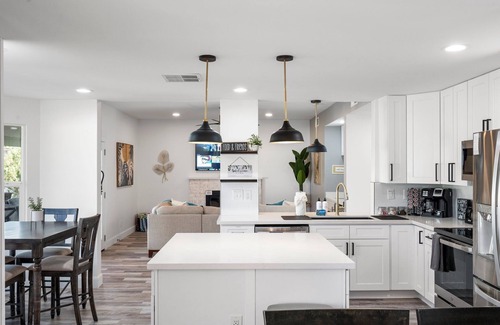 Chandler House | Experience Casa Yucca 1: Family-Friendly with Pool & Breakfast