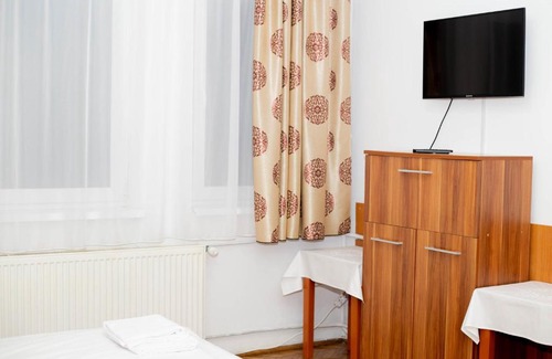 Gherla House | Cozy Casa Zâna Bună: Pet-Friendly with Breakfast Included