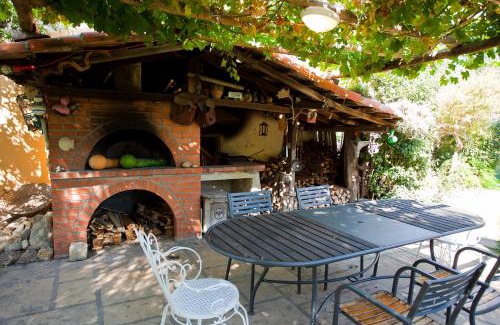 Albenga House | Discover Casa Zafferano: Pet-Friendly Retreat with Pool