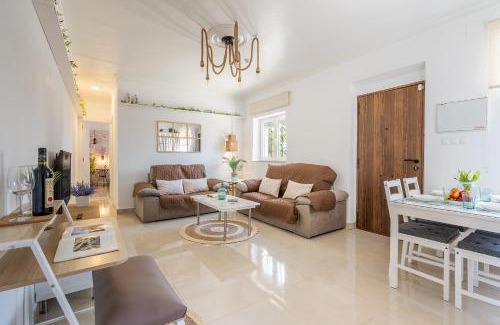 Genil House | Family-Friendly Stay at Casa Zahareña with Pet Perks
