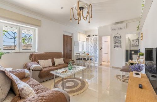 Genil House | Family-Friendly Stay at Casa Zahareña with Pet Perks