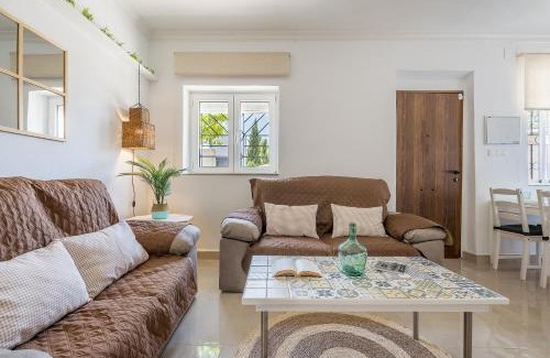 Genil House | Family-Friendly Stay at Casa Zahareña with Pet Perks
