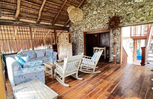 Cordoba Villa | Cozy Casa Zazil: Oceanfront Retreat with Hot Tub & Views