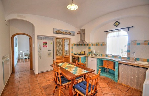 Positano House | Casa Zenia A: Hillside Apartment with Sea Views & Free Wi-Fi