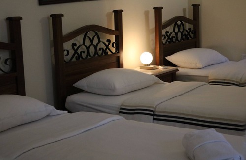 Centro Havana House | Discover Casa Zenia Siglo V: Family-Friendly Retreat