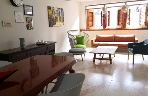 Centro Havana House | Discover Casa Zenia Siglo V: Family-Friendly Retreat