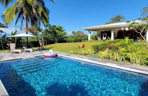Langostino Villa | Unforgettable Stay at Casa Zenn: Hill-top Villa with Pool