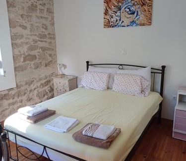 Loutraki House | Casa Zervos - Abode of Light with Family-Friendly Amenities