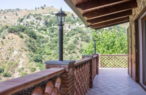 Castelmola Apartment | Casa Ziretto