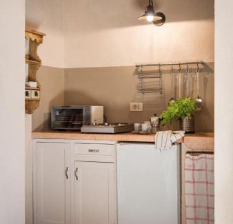 Arqua Petrarca Apartment | Casa Zorzi: Oceanfront Retreat with Private Pool & Hot Tub