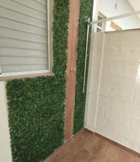 Serra Negra House | Casa1sn - Casa completa com jardim privativo e chuveirão refrescante!