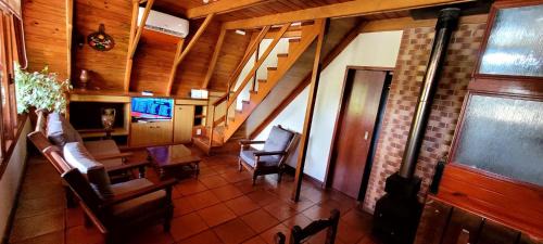 Tandil Cabin | Discover CasaAlpina: Oceanfront Oasis with Hot Tub & Pool