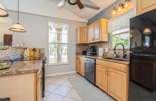 Venice House | CasaBella Venice – 3BR/3.5BA Pool Home Near Historic Downtown & Beach