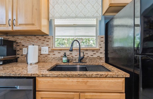 Venice House | CasaBella Venice – 3BR/3.5BA Pool Home Near Historic Downtown & Beach