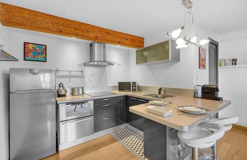 Carmes Apartment | Relaxing Casabene One Bedroom Apartment with Spa & Breakfast