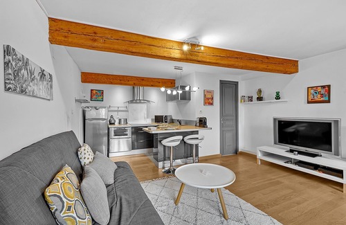 Carmes Apartment | Relaxing Casabene One Bedroom Apartment with Spa & Breakfast