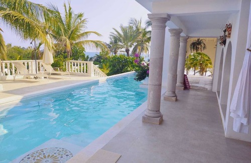 Troncones House | Relax by the Beach with a Pool and Family-Friendly Fun