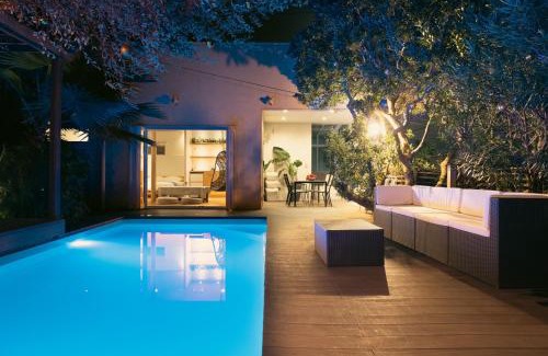 Kamakura Villa | Oceanfront Casablanca Pool House with Hot Tub & Ocean Views