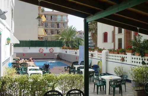 Calella Apartment | Casablanca Suites: Oceanfront Bliss with Pool & Spa