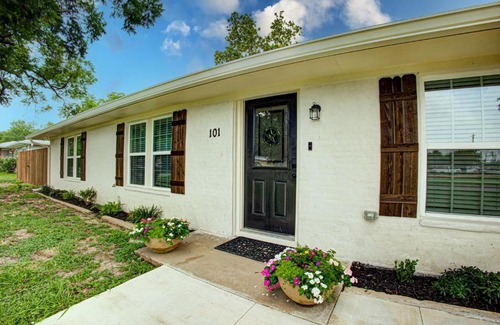 Waco Villa | Discover Casablanca Waco: Pet Friendly with Exceptional Rating