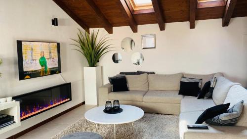 Acquaseria Apartment | Scenic CasaCamelia 35: 4-Star Lake Como Retreat