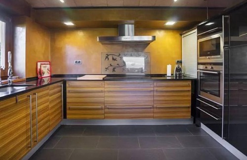 Campelles Cottage | CasaCampelles: Ideal Retreat for 12 with Ocean Views
