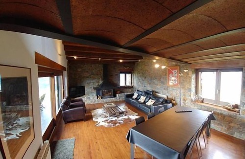 Campelles Ski Chalet | Pet-Friendly CasaCampelles for 8 with Ocean View & Spa