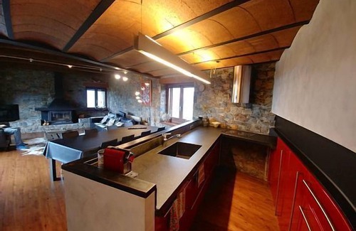 Campelles Ski Chalet | Pet-Friendly CasaCampelles for 8 with Ocean View & Spa