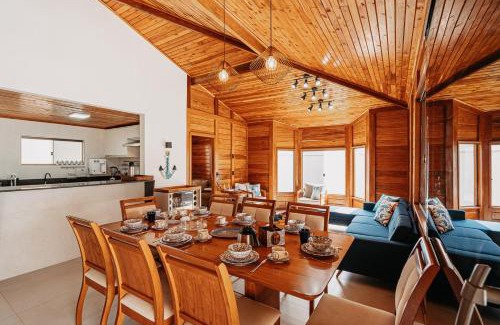 Anchieta House | Relaxing Oceanfront Retreat at Casadecastelhanos, 4 Suites