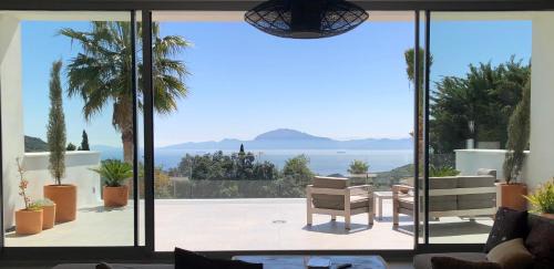 El Cuarton Apartment | Discover Casadosaguas: Oceanfront Escape with Pool & Pets