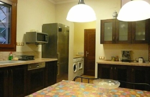 La Roca del Valles Cottage | Spacious CasaGran for 11 with Pool & Pet-Friendly Perks