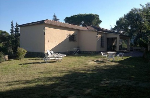 La Roca del Valles Cottage | Spacious CasaGran for 11 with Pool & Pet-Friendly Perks