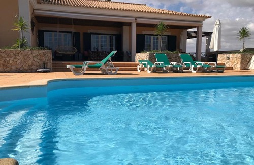 Nossa Senhora da Anunciada House | Exceptional Casal das Oliveiras: Oceanfront Bliss & 9.8 Rating