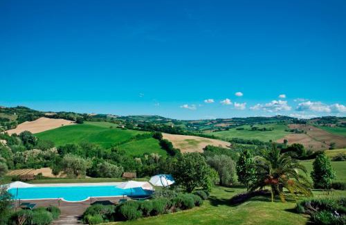 Francavilla d'Ete Apartment | Relax at Casal dei Fichi: Oceanfront Retreat with Pool