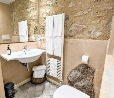 San Benedetto di Lugana Bed & Breakfast | Exceptional Casal del Pigno: Oceanfront Oasis with Pool