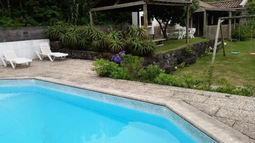 Capelo House | Pet-Friendly Retreat at Casal do Vulcão with Pool & Breakfast