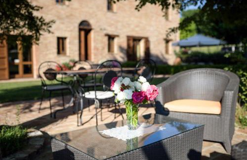Corinaldo House | Discover Casalantico: Guest Rated 10/10 with Pool & Hot Tub