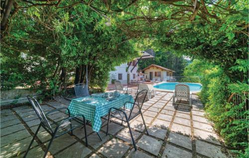 Loro Ciuffenna Apartment | Budget-Friendly Retreat at Casale 1 with Pool & Pets Welcome
