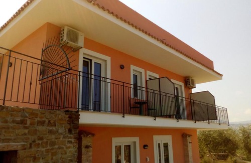 Frascinelle Bed & Breakfast | Casale 920: Guest Rated 9.2 with Oceanfront Pool & Dining