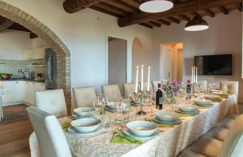 Volterra Apartment | Idyllic Casale con Vista Colline with Oceanfront Pool