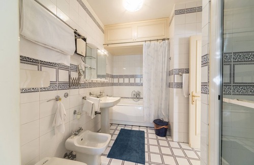 Zona LIII Tomba di Nerone Bed & Breakfast | Cozy Casale dell'Insugherata B&B with Hot Tub & Breakfast