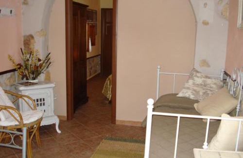Tarquinia House | Inviting Casale Dinelli: Pet-Friendly with Hot Tub & Breakfast