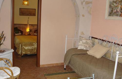Tarquinia House | Inviting Casale Dinelli: Pet-Friendly with Hot Tub & Breakfast