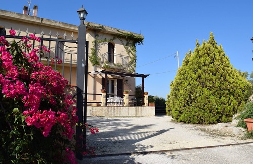 Sciacca Apartment | Top-Rated Casale Galati Apartment with Oceanfront Pool