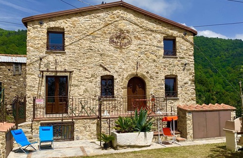 Castelnuovo Magra Apartment | Discover Casale in Sasso: Oceanfront with Pool & Breakfast