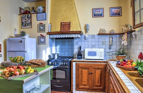 Castel del Piano Villa | Relaxing Retreat at Casale Le Conce with Pool & Spa
