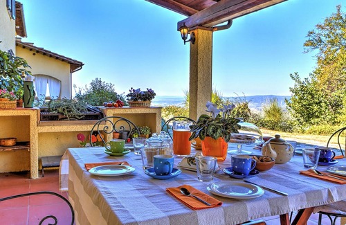 Castel del Piano Villa | Relaxing Retreat at Casale Le Conce with Pool & Spa