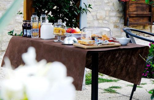 Acqua Loreto Bed & Breakfast | Pet-Friendly Retreat at Casale Le Orme with Ocean Views