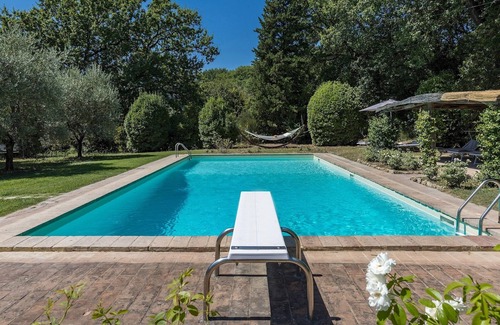 Cetona Villa | Idyllic Retreat at Casale le querce di Cetona 8