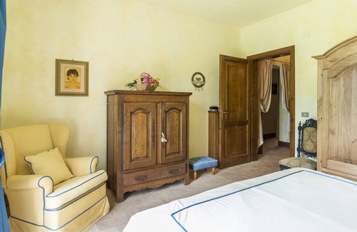 Melezzole Villa | Casale Patrizia 7+1 - 4 Bedrooms and en-suite bathrooms - Secluded swimming pool